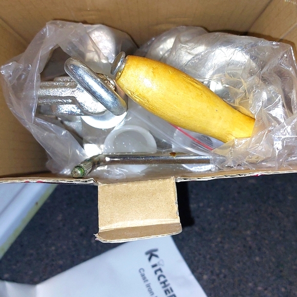 Manual Cast Iron Meat Grinder - Picture 2 of 3